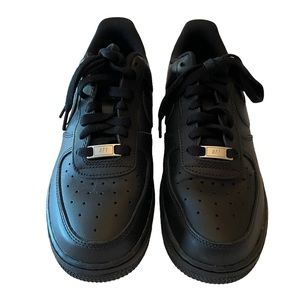Nike Air Force 1 ‘07 Women’s sneakers, black, size 8.5